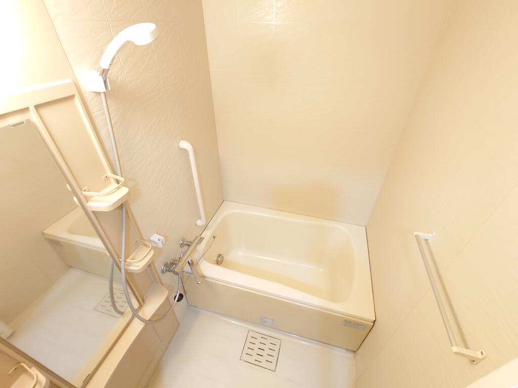 バス・シャワールーム　実際のお部屋は反転タイプです