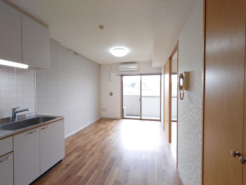 居室・リビング　実際のお部屋は反転タイプです
