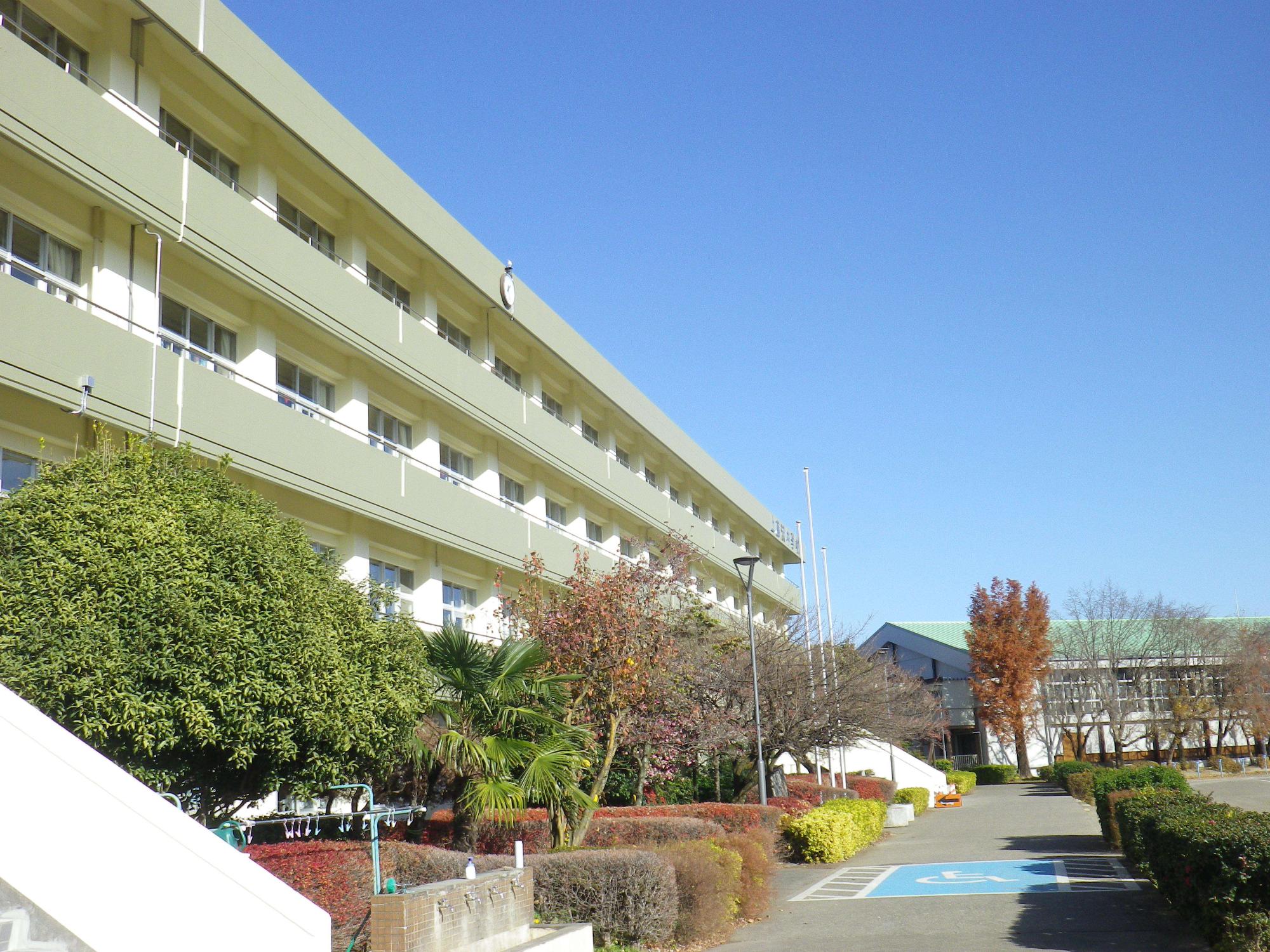 中学校　入間市立上藤沢中学校（中学校）まで1305m