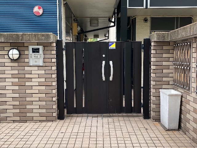 その他　オートロックゲート付き。