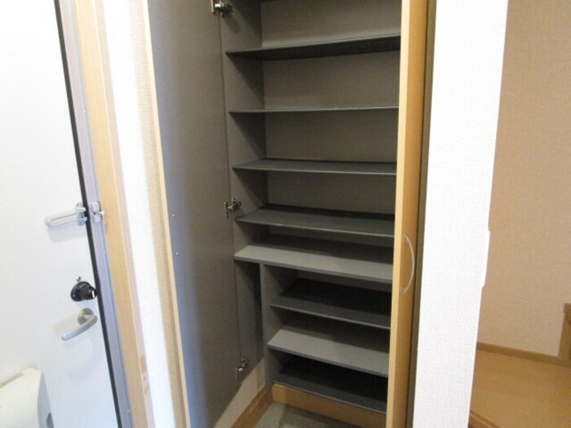 玄関　トールシューズボックス