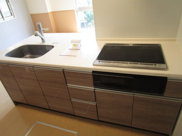 キッチン　対面式３口ＩＨヒーター付システムキッチン