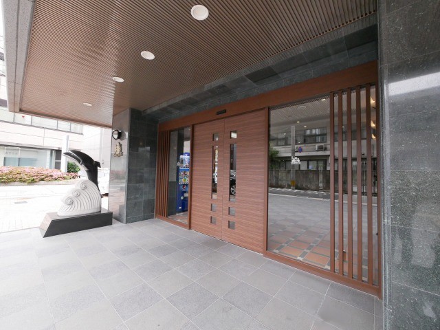 エントランス　建物外観