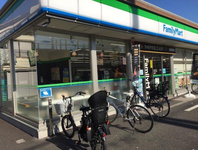 コンビニ　ファミリーマート南千住五丁目店（コンビニ）まで219m