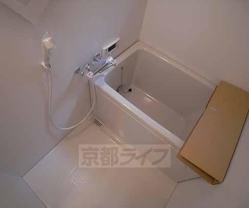 バス・シャワールーム　追い焚き付きのお風呂です！