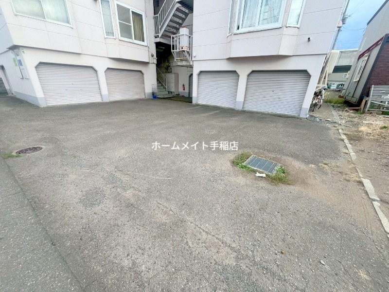 駐車場　駐車スペースでございます！