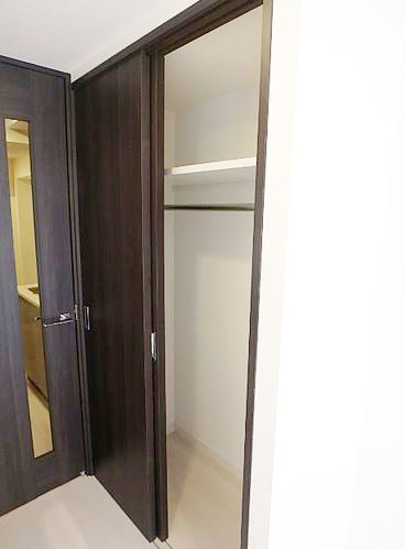 収納　★ハンガーラック付き、上部収納も有り★