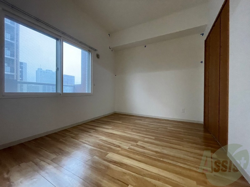 その他部屋・スペース　寝室はこちらです。光が差し込む、温かみのあるお部屋です。