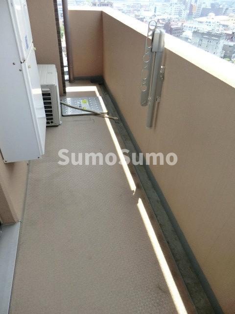 バルコニー　暖かな日差しのふりそそぐバルコニー