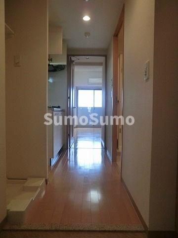 玄関　ゆったり過ごせるリビングです