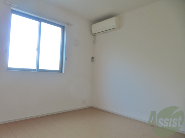 その他部屋・スペース　６．１帖の洋室です。白を基調とした壁のお部屋になっています。