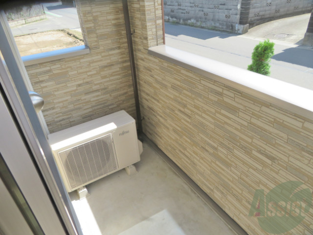 バルコニー　洗濯物やお布団も干せるくらいの広さのあるバルコニーです。