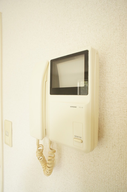 セキュリティ　映像で来訪者確認ができる、ＴＶモニタ付インターホン完備◎