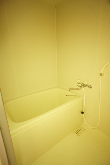 バス・シャワールーム　バストイレ別なので、ゆったりお風呂にもつかれますね♪