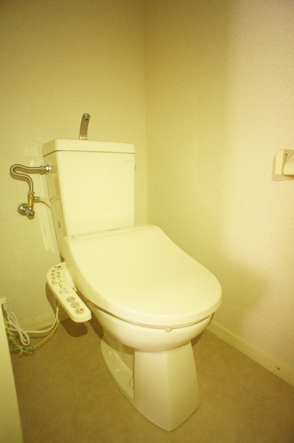 トイレ　あるとうれしい洗浄便座付トイレ！清潔感を保てます♪