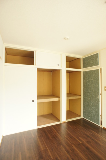 収納　押入タイプは奥行があるので、収納らくらくです♪