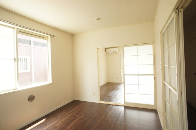 居室・リビング　採光たっぷりのダイニングはいつも明るい空間です！