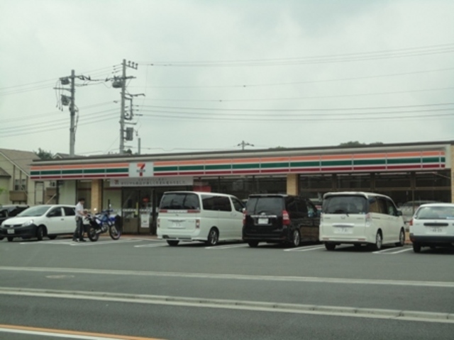 コンビニ　セブンイレブン（コンビニ）まで560m