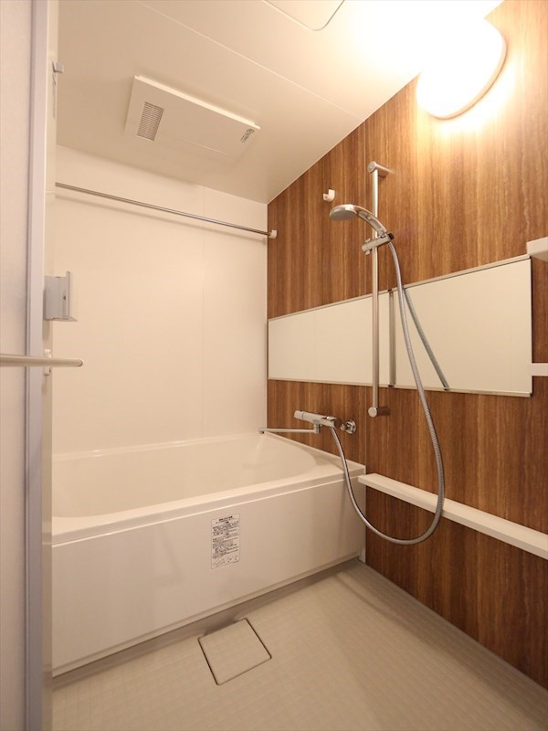 バス・シャワールーム　バスルーム　浴室暖房乾燥機付き