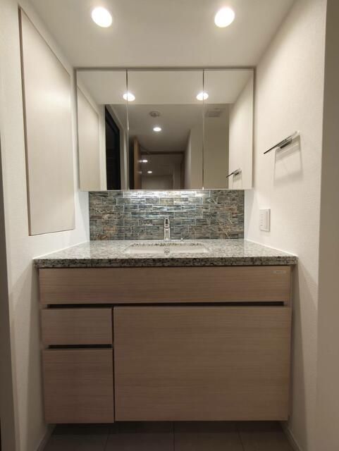 洗面設備　脱衣スペースもあります