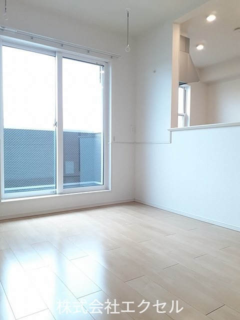 居室・リビング　2面採光で明るいお部屋です。