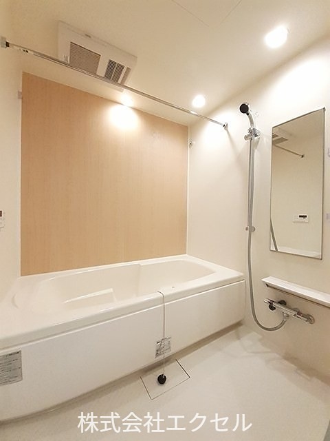 バス・シャワールーム　追い焚き機能付きです。