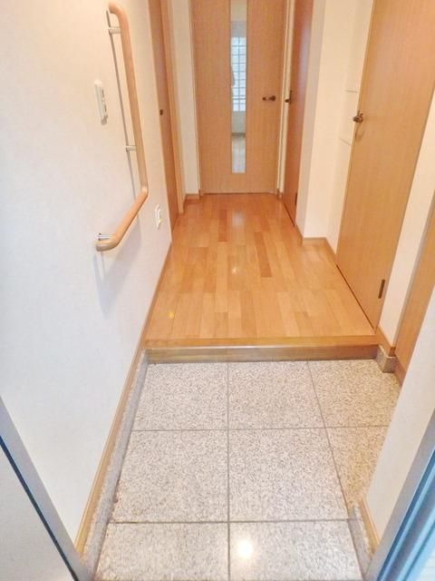 玄関　別のお部屋の参考写真になります