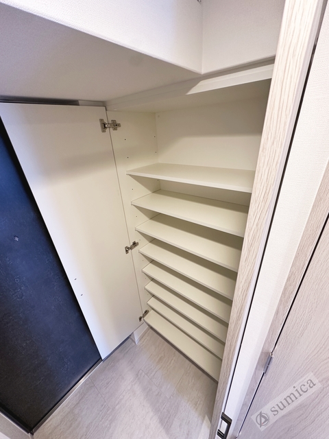 玄関　沢山の靴を収納可能です♪♪