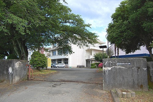 中学校　高萩市立秋山中学校（中学校）まで808m
