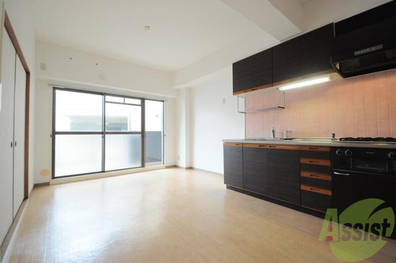 居室・リビング　広いリビングはご家族全員がリラックスできる空間です。