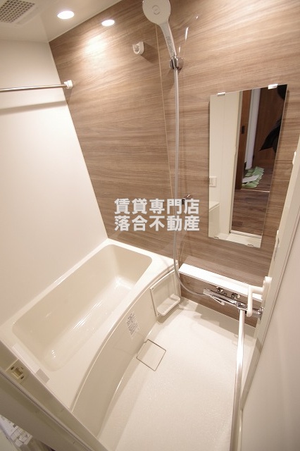 バス・シャワールーム　追い炊き機能、浴室乾燥機付き♪