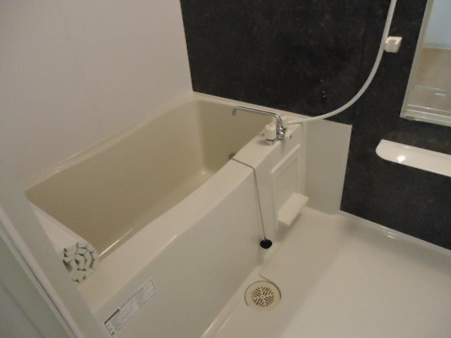 バス・シャワールーム　浴室乾燥・追い炊き機能付です。