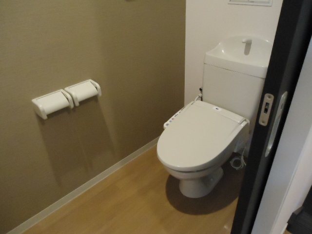 トイレ　温水洗浄便座付き