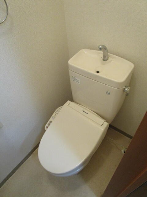 トイレ　※写真は別室です