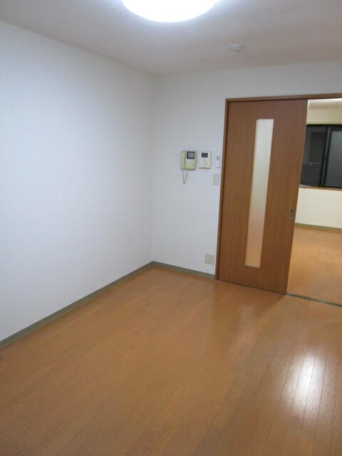 居室・リビング　※写真は別室です