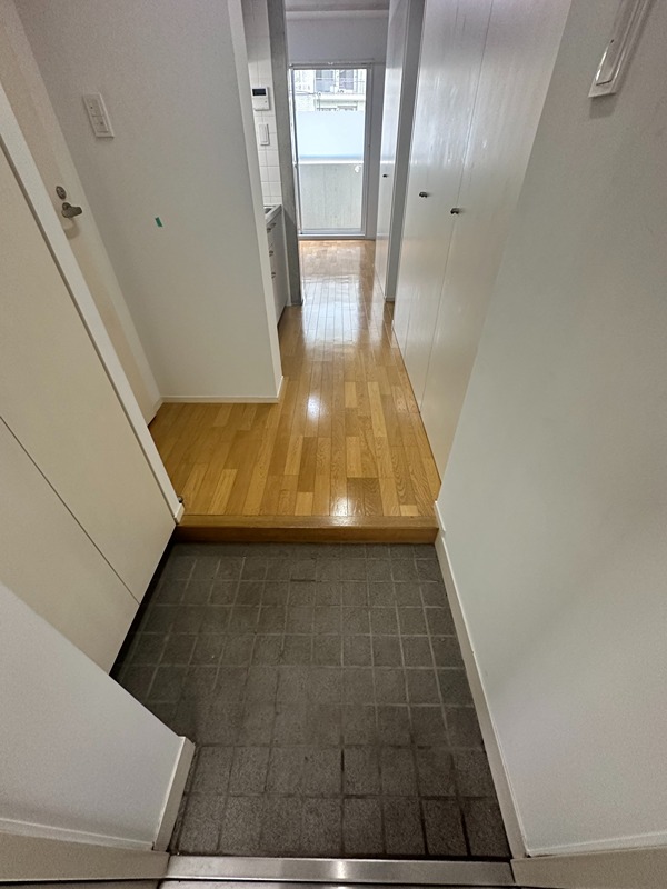 玄関　※204号室写真コピー