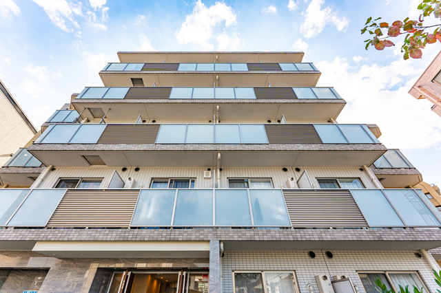 建物外観　５階建ての賃貸マンション