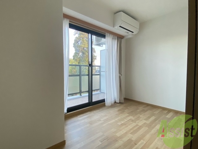 その他部屋・スペース　フローリングのお部屋なのでベッドを置いたら寝室のできあがり