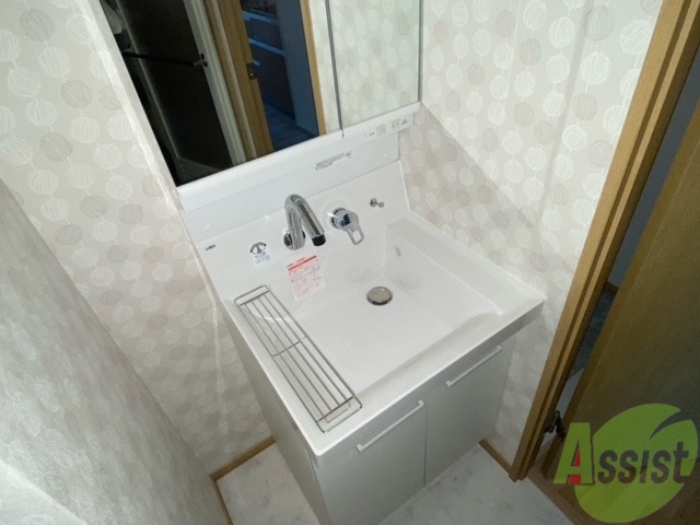 洗面設備　毎日の身だしなみはこちらで、洗面化粧台です