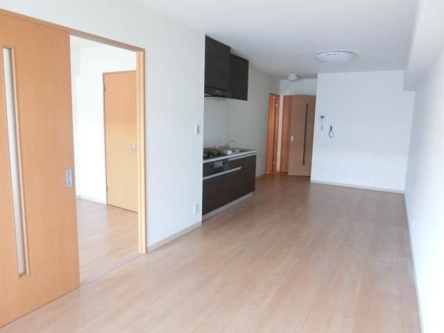 その他部屋・スペース　5.4帖と13.7帖のフローリング部屋