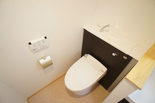 トイレ　温水洗浄便座