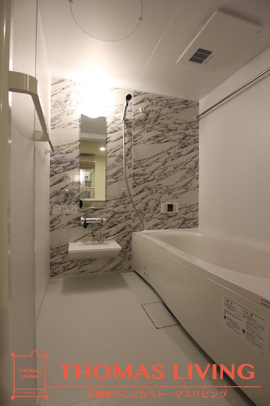 バス・シャワールーム　ゆったりとした浴室です。