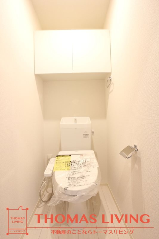 トイレ　収納棚付きトイレです。