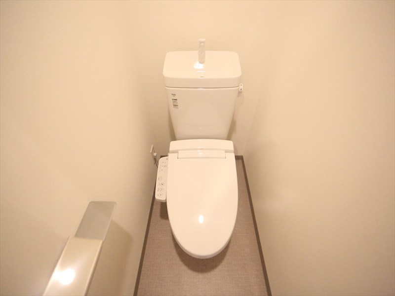 トイレ　温水洗浄暖房便座付トイレ