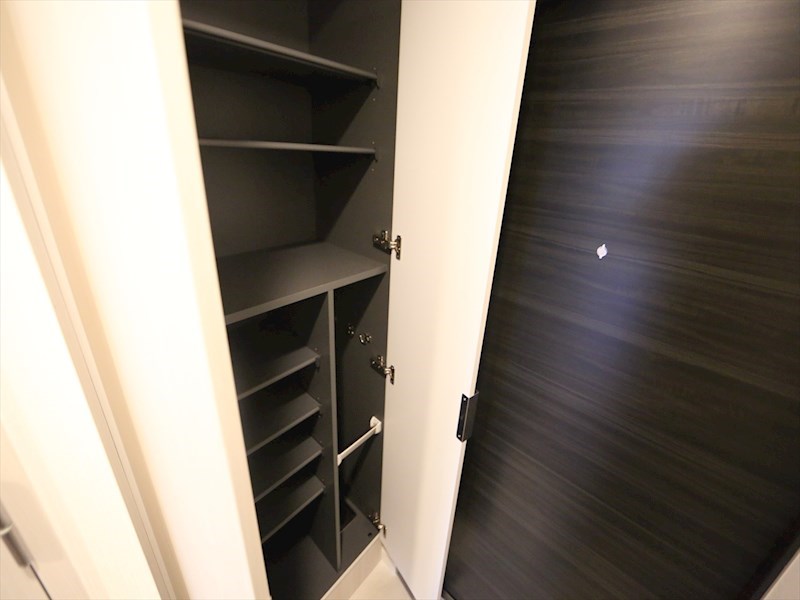 玄関　玄関　シューズボックス付（収納充実してます）