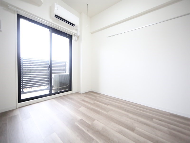 バルコニー　洋室6.1帖　エアコン完備　バルコニー