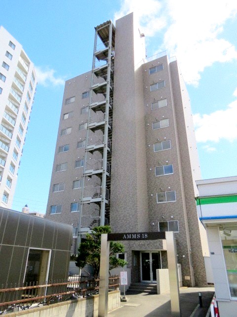 建物外観　☆地下鉄駅１分の好立地！２４時間スーパーも目の前！