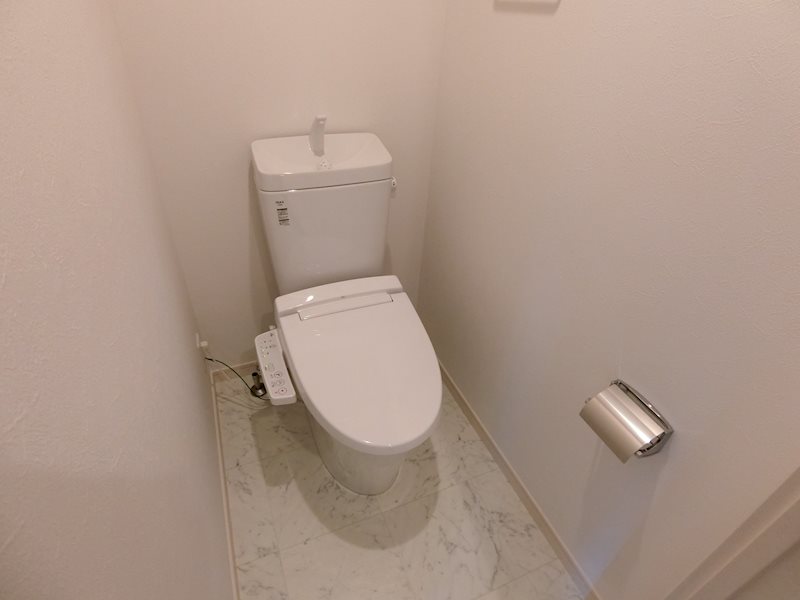 トイレ　別号室の参考写真です。