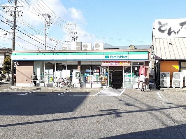 コンビニ　ファミリーマート（コンビニ）まで1100m