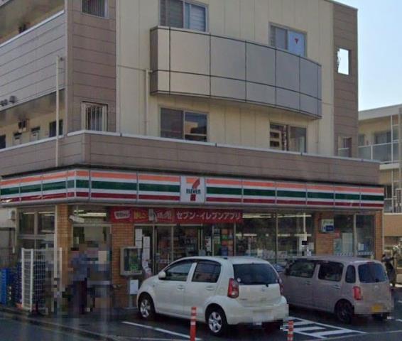 コンビニ　セブンイレブン（コンビニ）まで813m